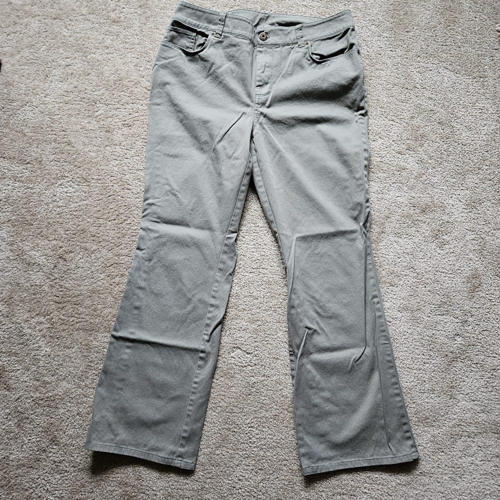 Chico's Size 1.5 (M/10) Green Bootleg Pants